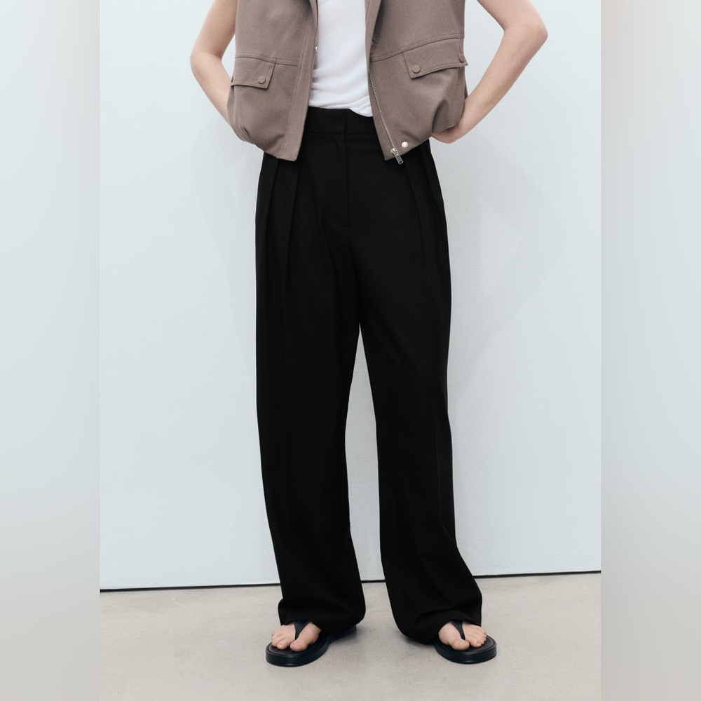 WIDE LEG PLEATED TROUSERS